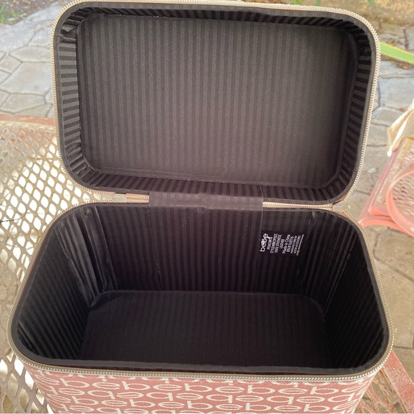 NWT BEBE woman's cosmetic pink bag - Picture 5 of 6